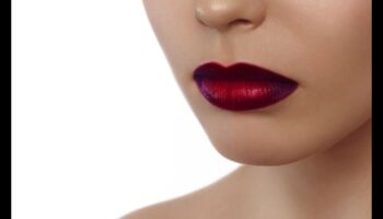 أنماط الشفاه المبتكرة: استكشاف اتجاهات أحمر الشفاه الحديثة والفنية
