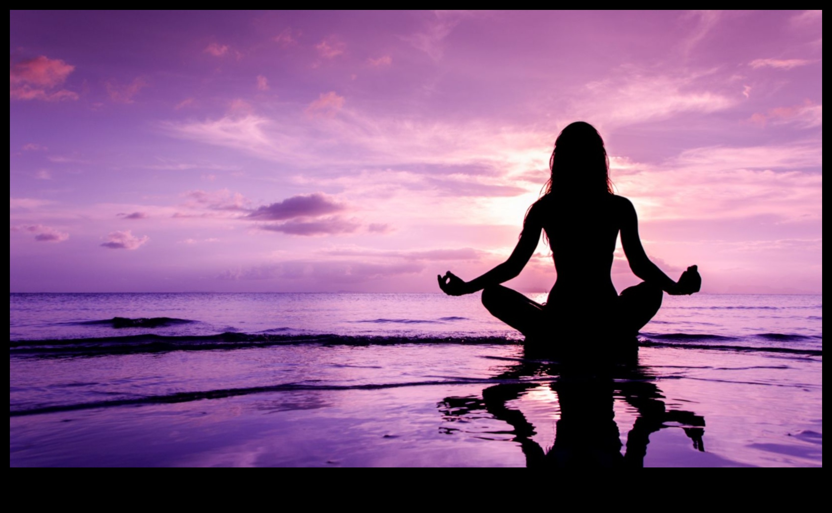 التدفق التأملي: اكتشاف السلام في ممارسة اليوغا