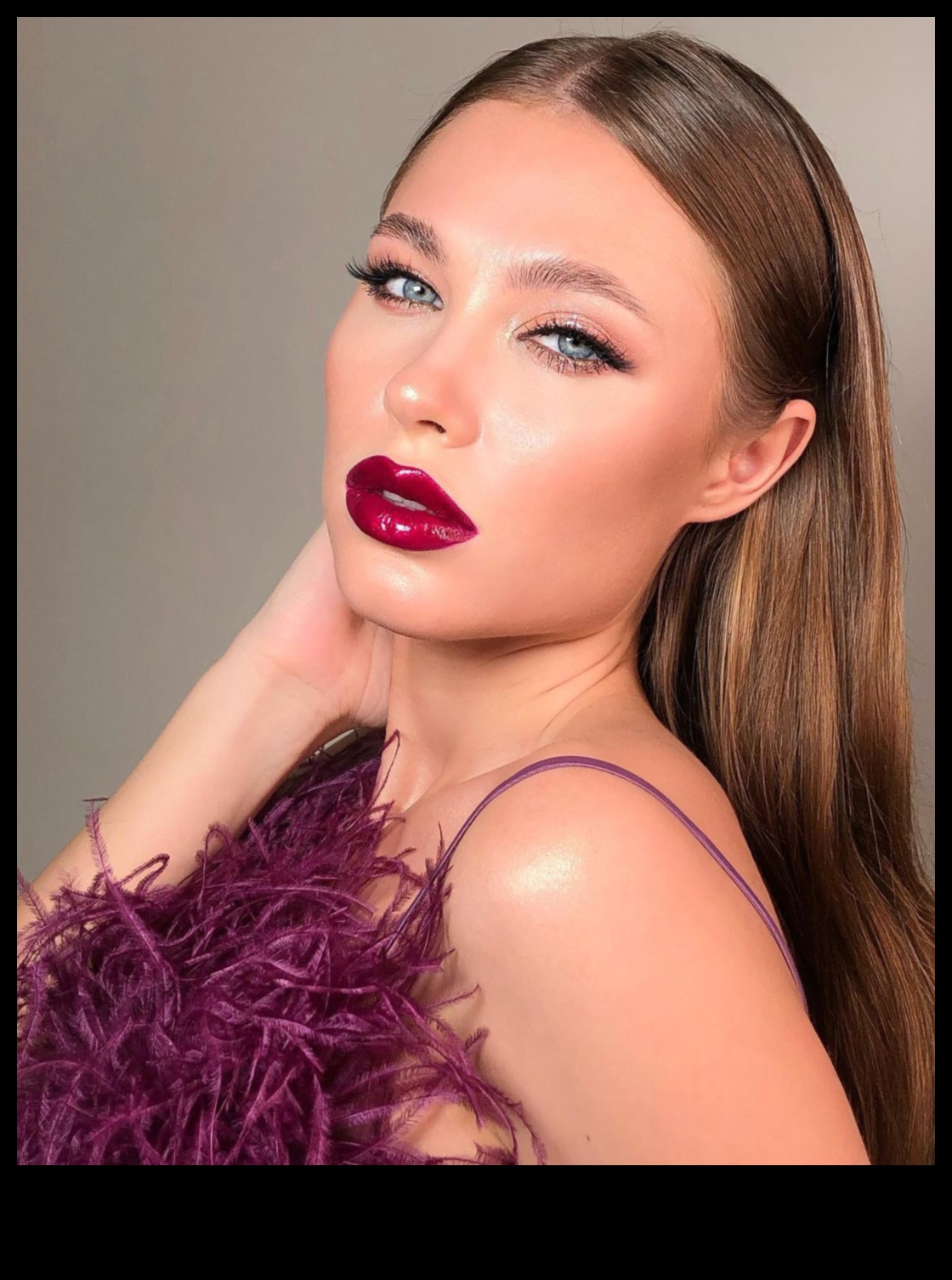 شفاه جريئة وعيون ناعمة: تحقيق التوازن مع أنماط الماكياج الرائعة