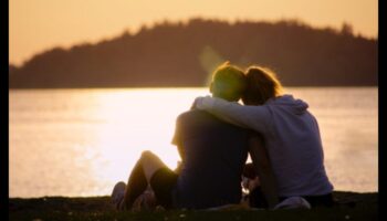 الانسجام في الحب: رعاية الشراكات الواعية من أجل الفرح الدائم